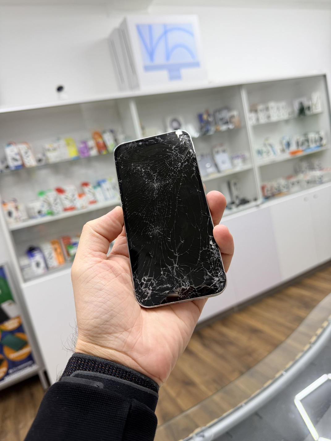 Törött iPhone kijelző javítás előtt – NorbiPhone szerviz Orosháza