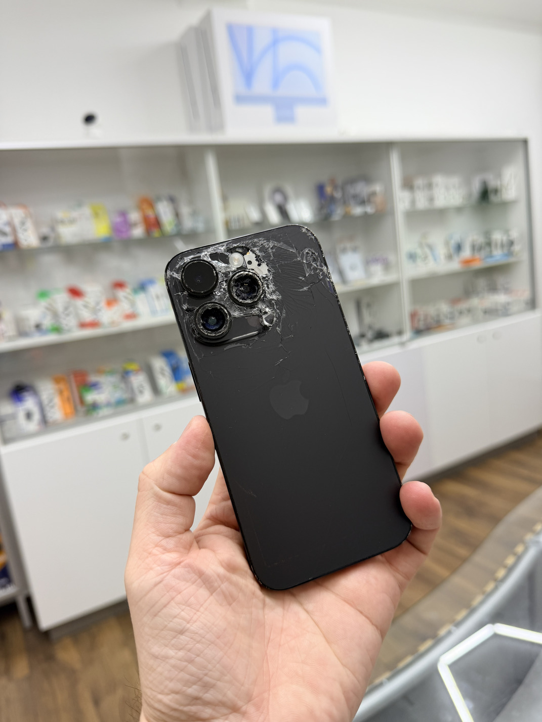 Törött kamera körüli üveg iPhone hátlapon – NorbiPhone szerviz Orosháza