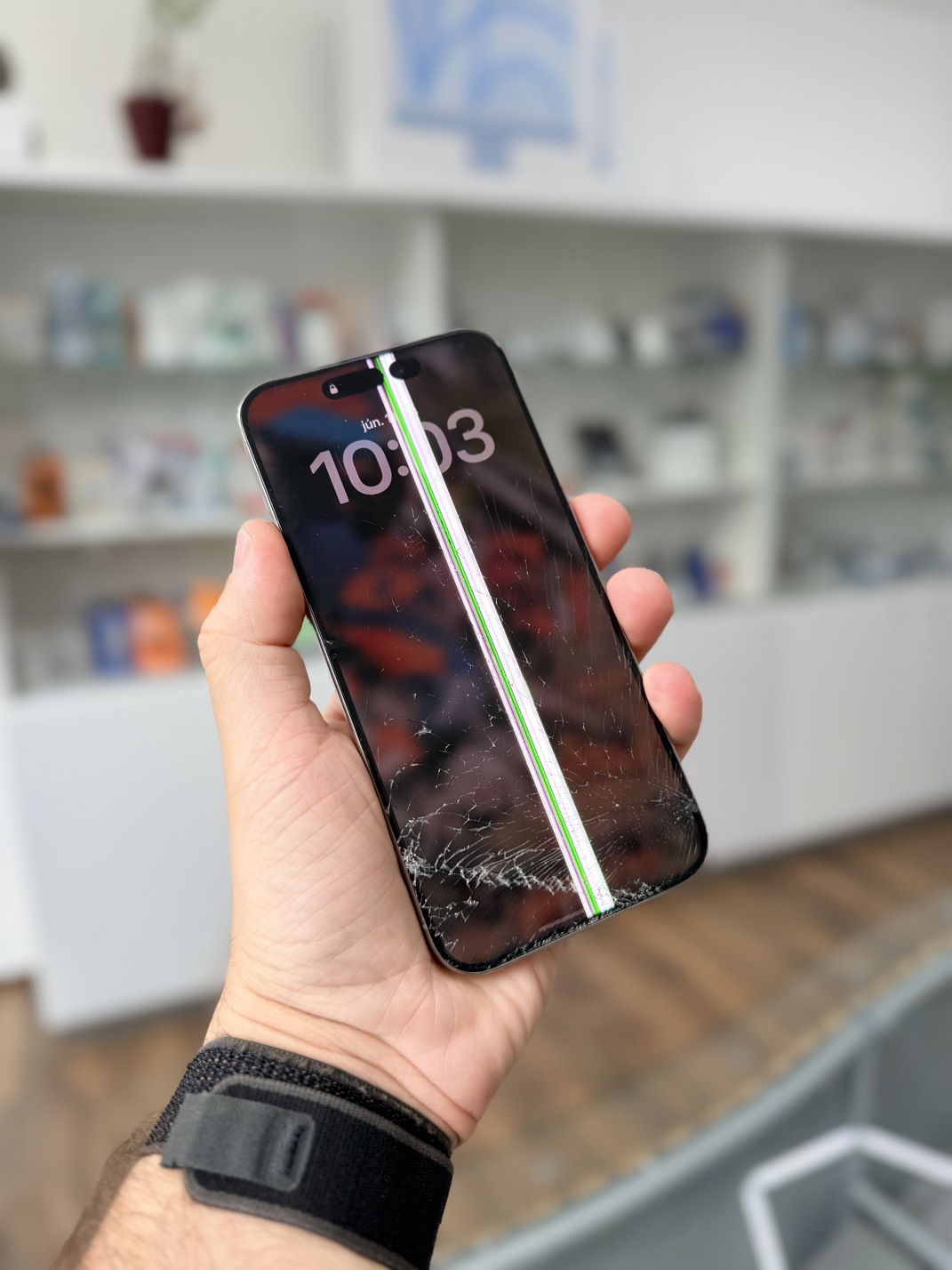 Hibás iPhone kijelző színes csíkkal – kijelzőcsere Orosházán