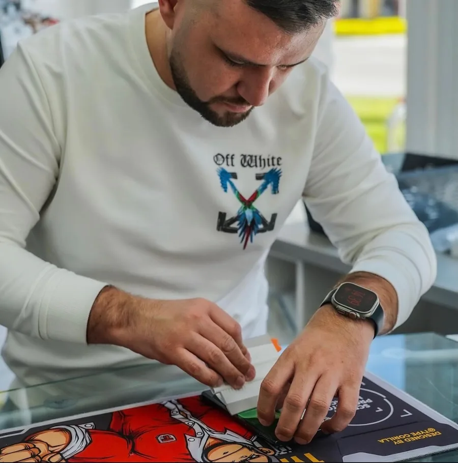 Hidrogél fólia felhelyezése a NorbiPhone orosházi üzletében